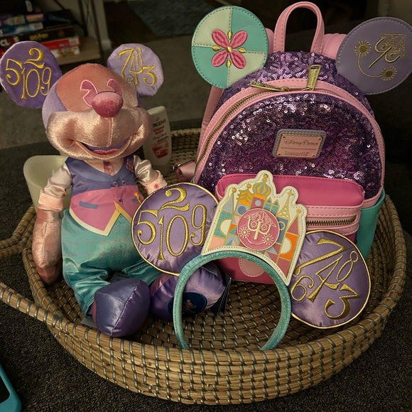 It’s A Small World Loungefly Trio - Picture 1 of 16